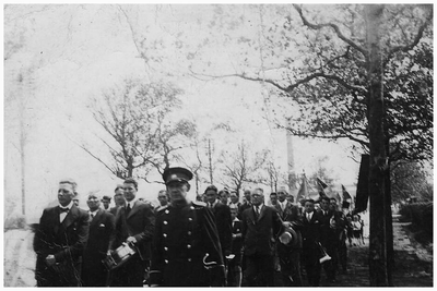 Veldwachter Adaams : bij processie in 1936 te Dorplein. Met trom Tinus Brouns