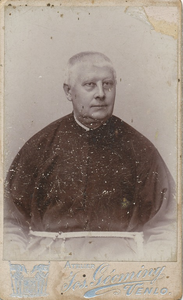 Priester. MGR G. van de Boer Deken pastoor te Oss, geboren in Someren