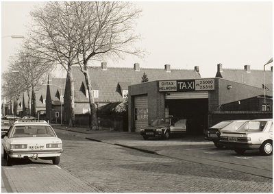 Haaglaan, gezien vanaf de hoogte van de '3e Haagstraat' in de richting Hertogstraat (eerste straat rechts). Rechts garageboxen Citax