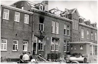 Grote brand sanatorium  De Zonnehoeve , Nieuwstraat. Opname van het gebouwecomplex, daags na de brand, die op de 21 juni 1`959 om ca. 21.30 uur uitbrak