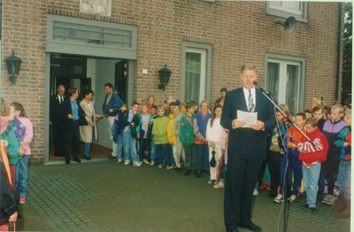 Opening van de actie zwerfvuilcampagne door burgemeester Vos