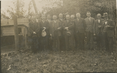 Bestuur van de fokveedag in Lierop: Met hoed in de hand burgemeester P. Smulders en uiterst rechts August van Gijsel.