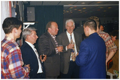 Voetbalver. SV Budel : 50 jarig bestaan S.V. Budel in 1996 Kantine B.S.V. vlnr. Jos van Zon, Jaan van Zon, Frans Strik, Jan de Wit (voorzitter SV BUdel), Mark Duisters, Guido va Zon