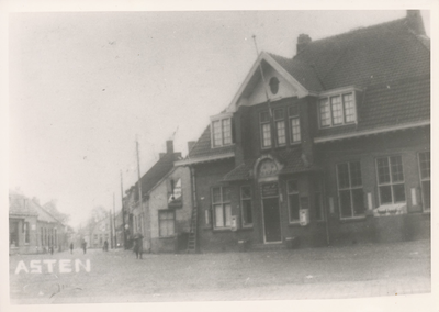 Serie van 4 foto's van het postkantoor in de jaren 1940