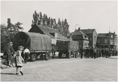 Serie van 3 foto's ter gelegenheid jaarlijkse processie van de inwoners van Westerhoven naar Onze Lieve Vrouw ter Eik in Meerveldhoven