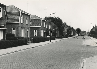Van Vroonhovenlaan, ter hoogte van rechts de Raadhuisstraat links de Jaspersstraat
