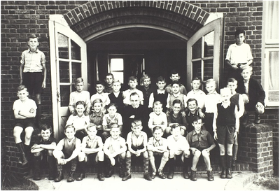 Een klassenfoto: een Klas van de Leonardusschool (Wethouder Ebbenlaan)