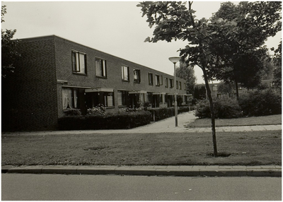 Burgemeester Sweensstraat, gezien vanaf Houtsdonk