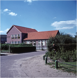 School vanaf de Bisschopstraat