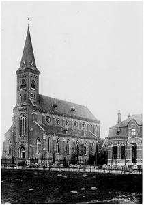 De oude St. Lambertuskerk (O.L. Vrouw ter Eik), Kapelstraat, met rechts de pastorie