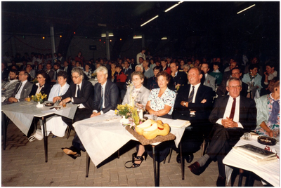 800-jarig jubileum. Bij gemeentelijke herindeling in 1997 werd de gemeente Hoogeloon opgeheven en bij de gemeente Bladel gevoegd. Openingsceremonie viering 800 jaar Hapert en Casteren. V.l.n.r. : L. Th. Brok ( gemeentesekretaris ), mw. Brok-van Bladel, mw. V.d. Zande- v.d. Looy, weth. V.d. Zande, weth. Hoeks, Mw. Hoeks-Verhagen, Mw. Wouters-Vlemmix, burg. Wouters en burg. van Oers van gemeente St. Oedenrode