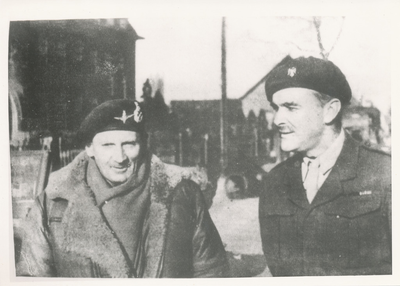 Generaal Montgomery met Kolonel Pehys voor het klooster van de paters in de Wilhelminastraat