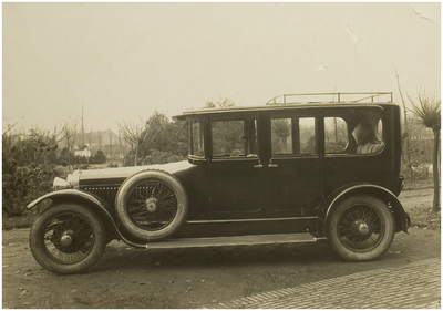 Auto van de familie Albers-Pistorius. ( burgemeester Aarle-Rixtel )