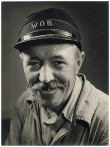 Bert Genevasen : werknemer WOB( waterleidingmaatschappij Oost-Brabant), Stepke Budel * 03-03-1897 + 21-11-1969 1. Bert Genevasen;