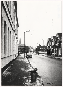 Molenstraat, gezien vanuit de richting van de 'Wolfstraat' Links de Rijks HBS, met direct daarna de voormalige Paterslaan. Daar tegenover de Beelsstraat