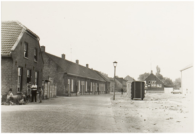1e Haagstraat, gezien in de richting 'Haaglaan'. Geheel links voor het huis ligt de Jonkerstraat (later Markiesstraat)